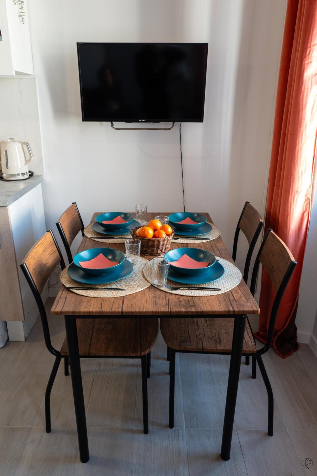 Orange Sunset Apartment *