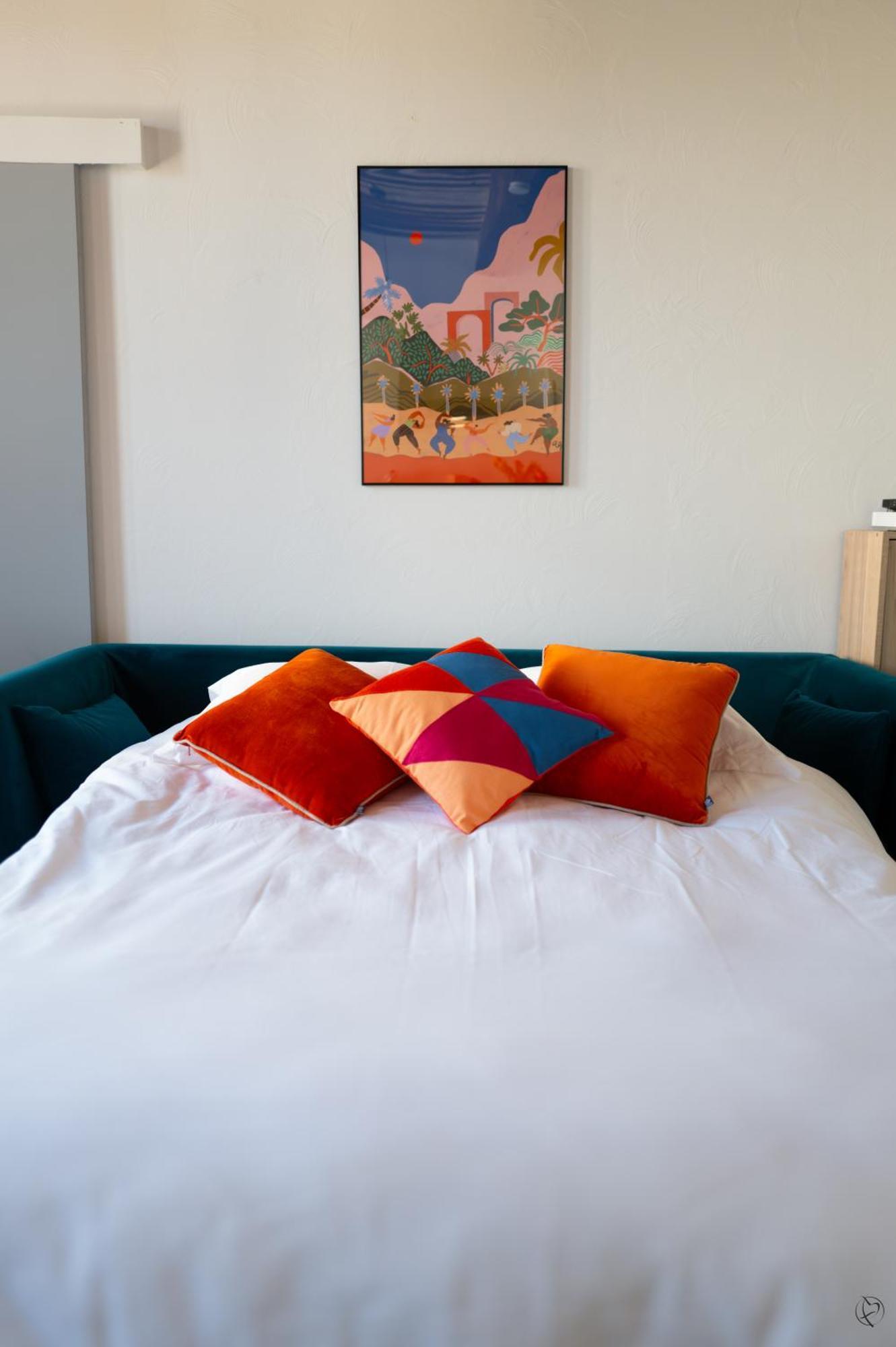 Orange Sunset Apartment *